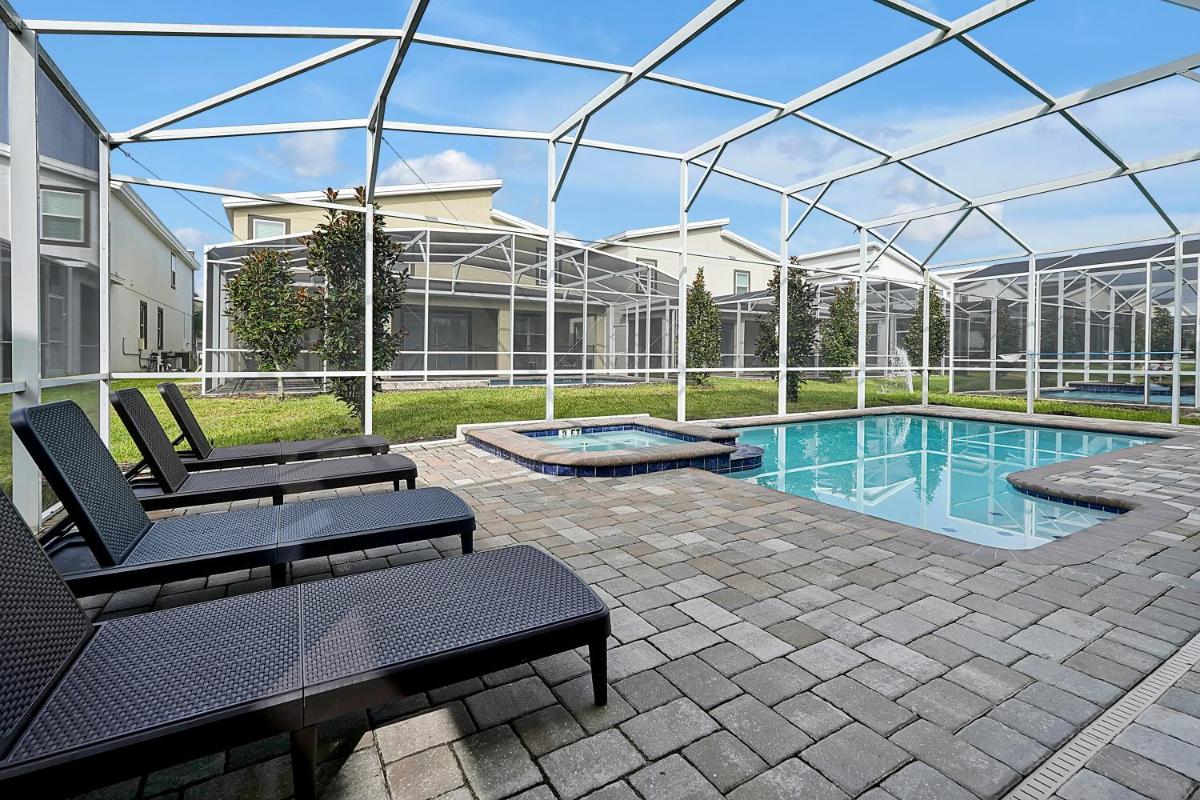Mickey's Retreat - Housity