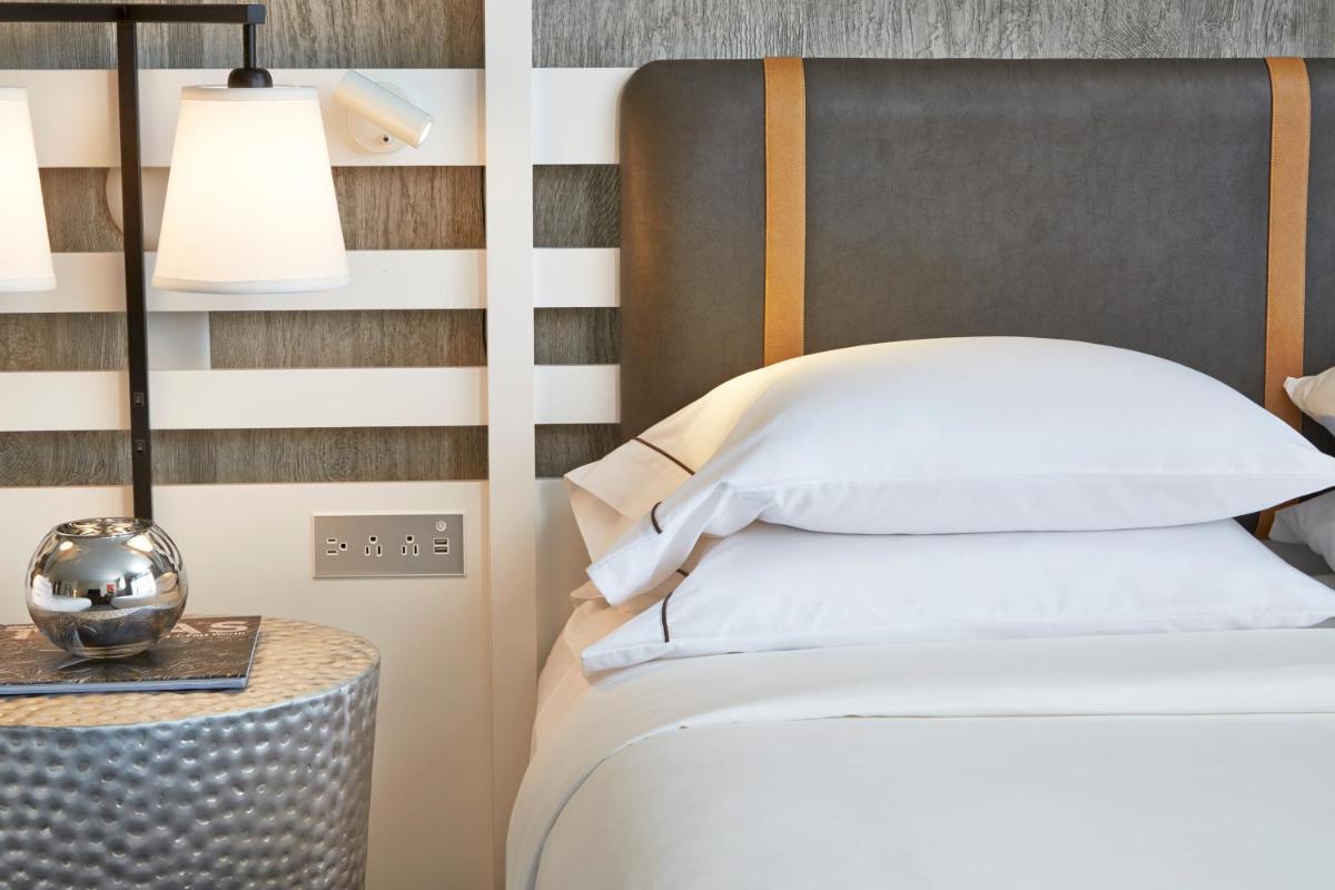 Suitetrails - The Worthington Renaissance Fort Worth Hotel