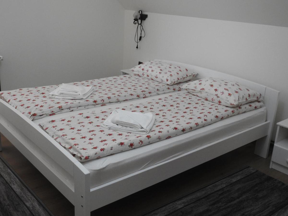 Skigyimes Guesthouse - Housity