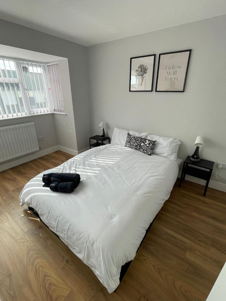 Gable House - Central Crewe - Private room, en-suite bathroom, free parking - Housity