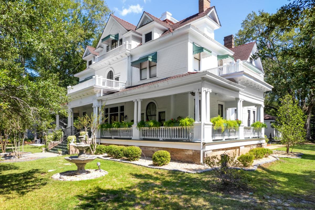 Ross Mansion Bed & Breakfast - Housity