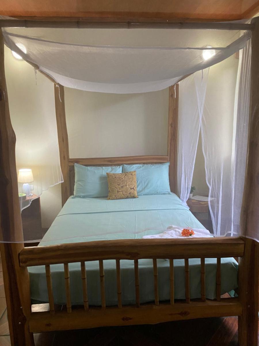 Jazlyn Lodge - Housity