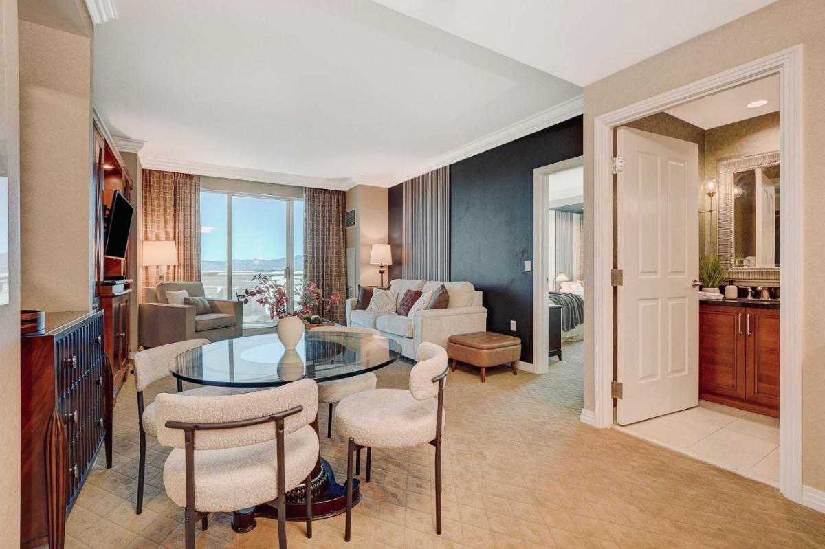MGM Signature PREMIUM 1 BD/2BTH SUITE *City View - Housity