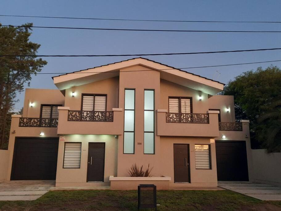Lacus. Casas de lago. - Housity