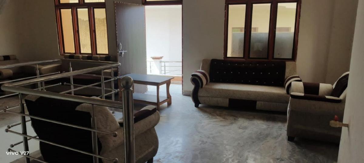 Hotel M J, Agra - Housity