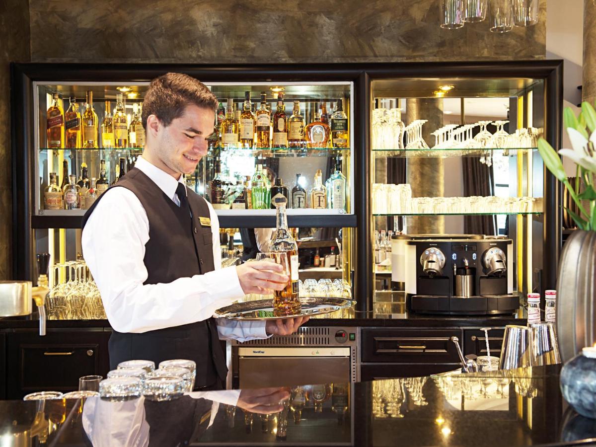 Getränke in der Unterkunft Victor's Residenz-Hotel Schloss Berg