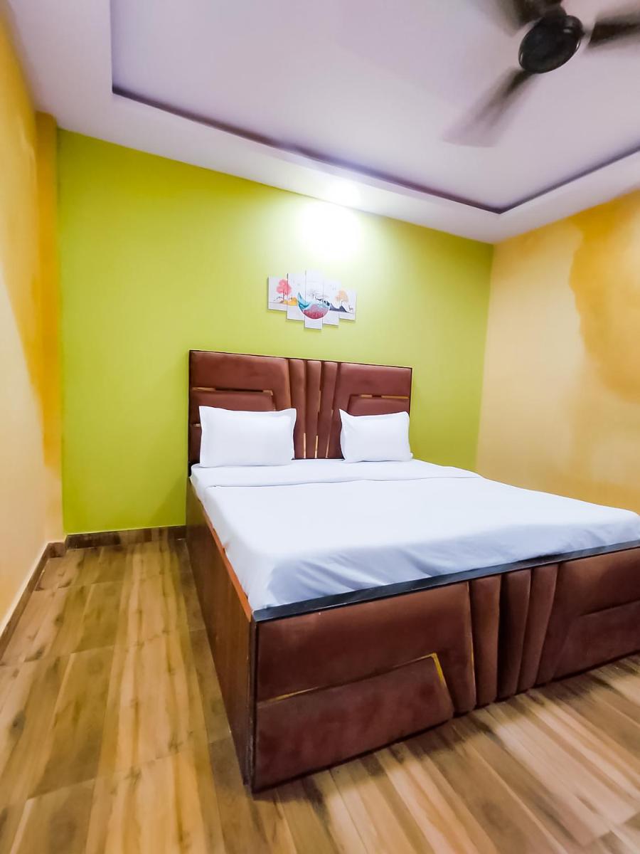 Suitetrails - Premium Hotel Near Adarsh Nagar Metro Station