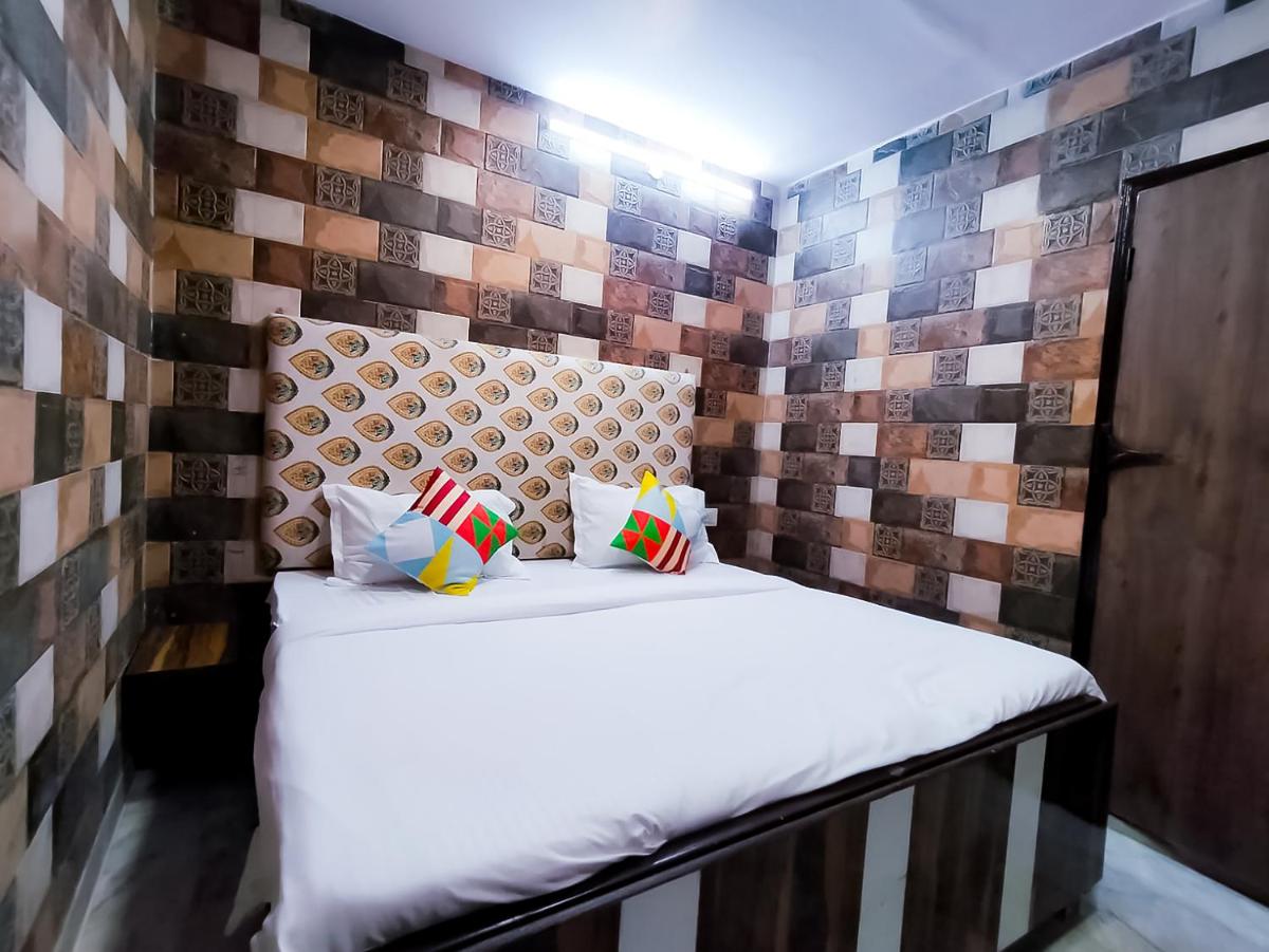 Suitetrails - Premium Hotel Near Adarsh Nagar Metro Station