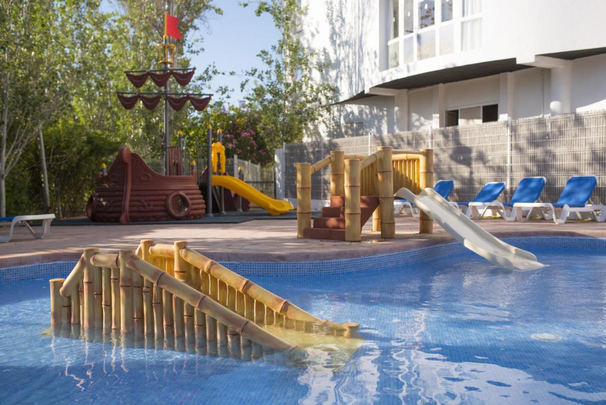 Piscina en o cerca de azuLine Hotel Bergantin