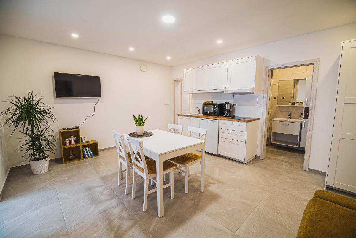 Suitetrails - Gotar Apartment with Garden
