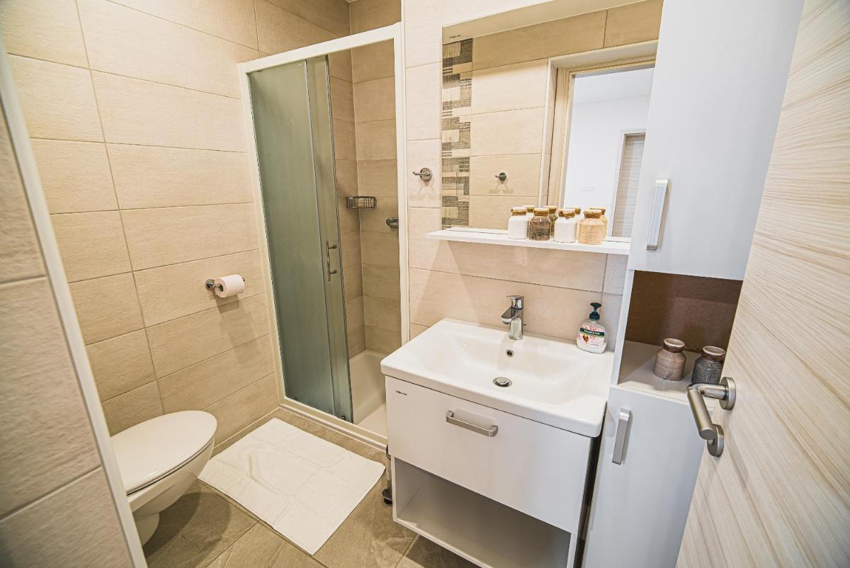 Suitetrails - Gotar Apartment with Garden