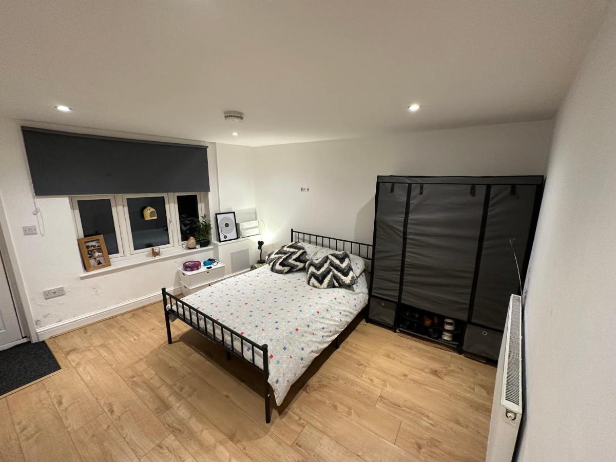 Close to the Airport - Housity