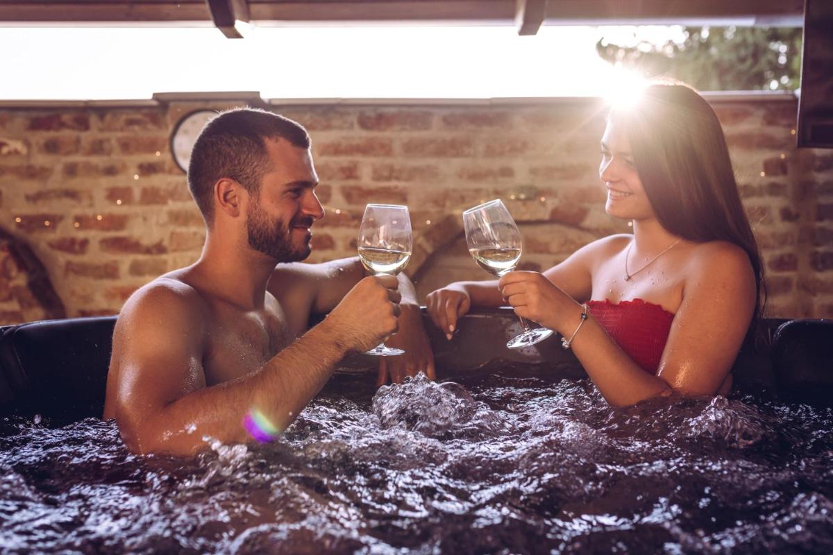 Lexi Apartman private HydroMassage Hot Tub Balatonboglár - Housity