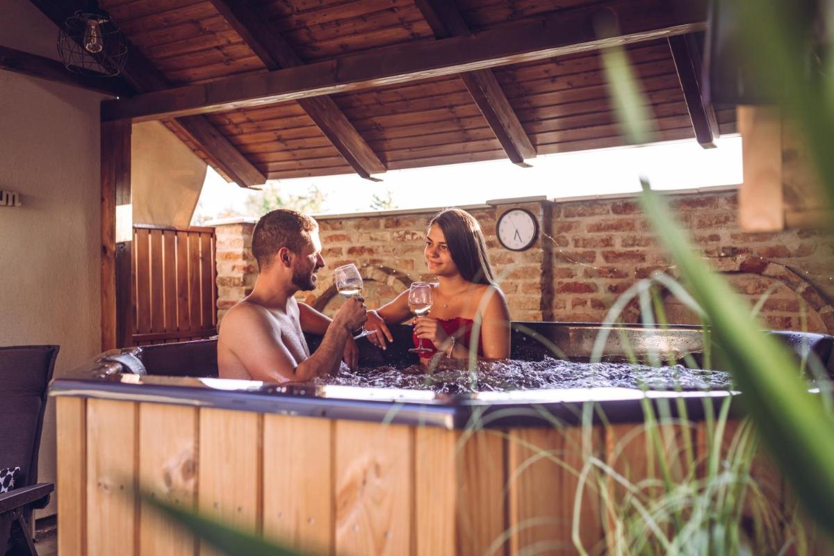 Lexi Apartman private HydroMassage Hot Tub Balatonboglár - Housity