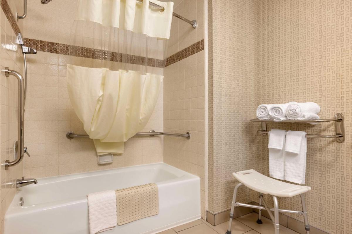 Best Western Los Angeles Worldport Hotel - Housity