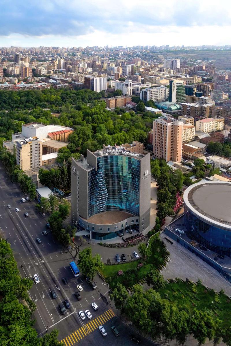 DoubleTree by Hilton Yerevan City Centre - Housity