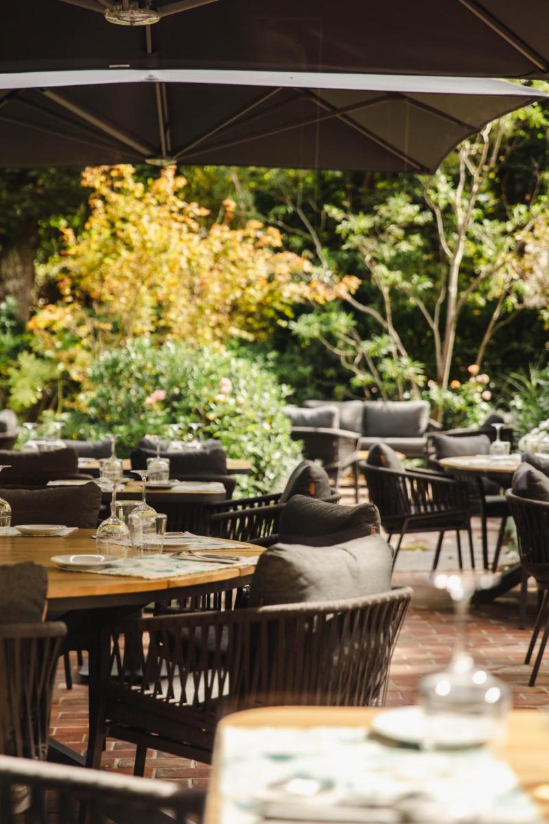 Jardin de l'établissement Le Castel Cabourg hôtel & SPA- Restaurant La Calypso