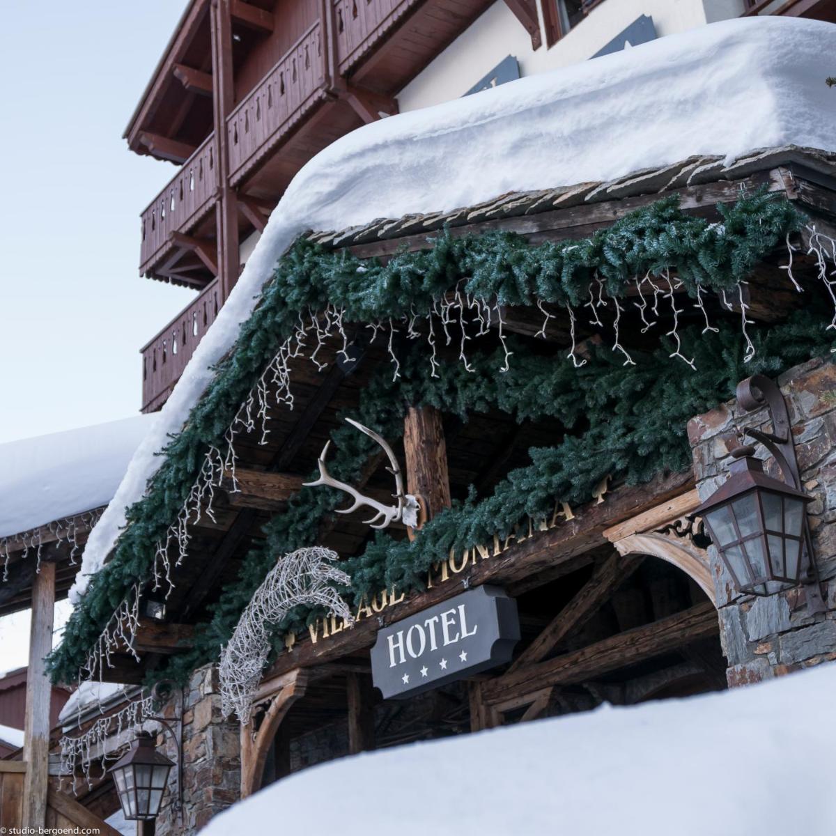L'établissement Hôtel Village Montana by Les Etincelles en hiver