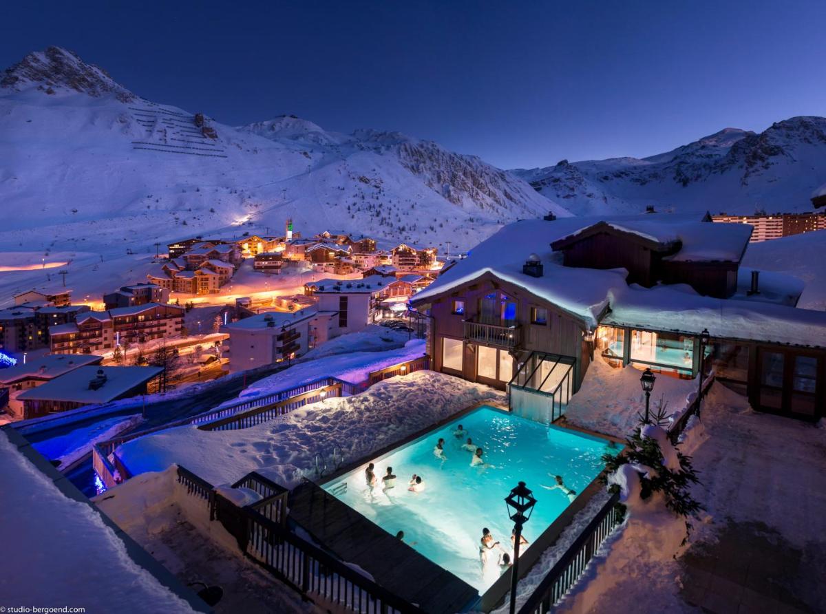Vue générale sur la montagne ou vue sur la montagne depuis l'hôtel