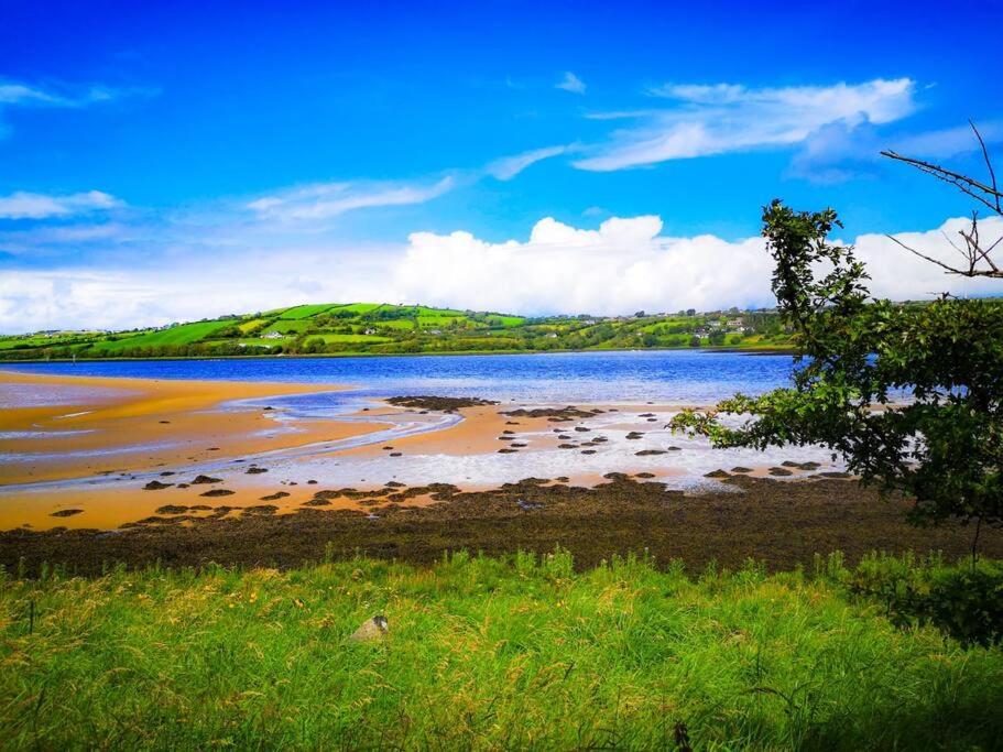 The Snuggly Sheep Farm Stay Shepherd Hut - Housity