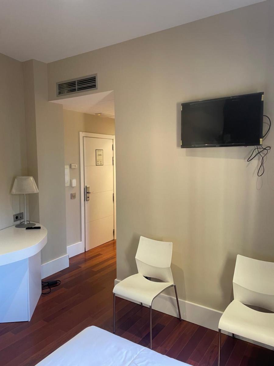 Una televisión o centro de entretenimiento en Hotel Termas Balneario Termas Pallares