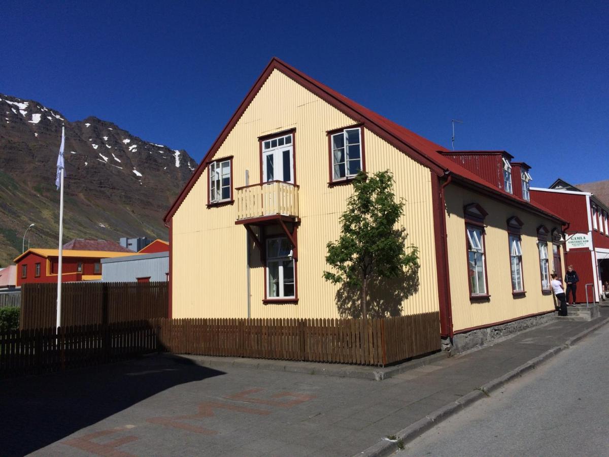 Guesthouse Ísafjördur - Gamla - Housity