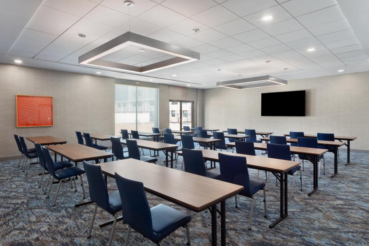 Holiday Inn Express Atlanta Airport - North, an IHG Hotel - Hizvo