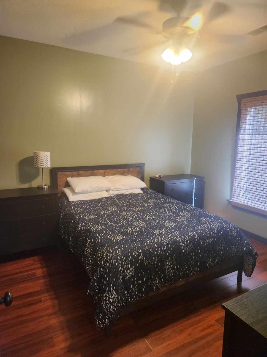 Diver's Den - Housity