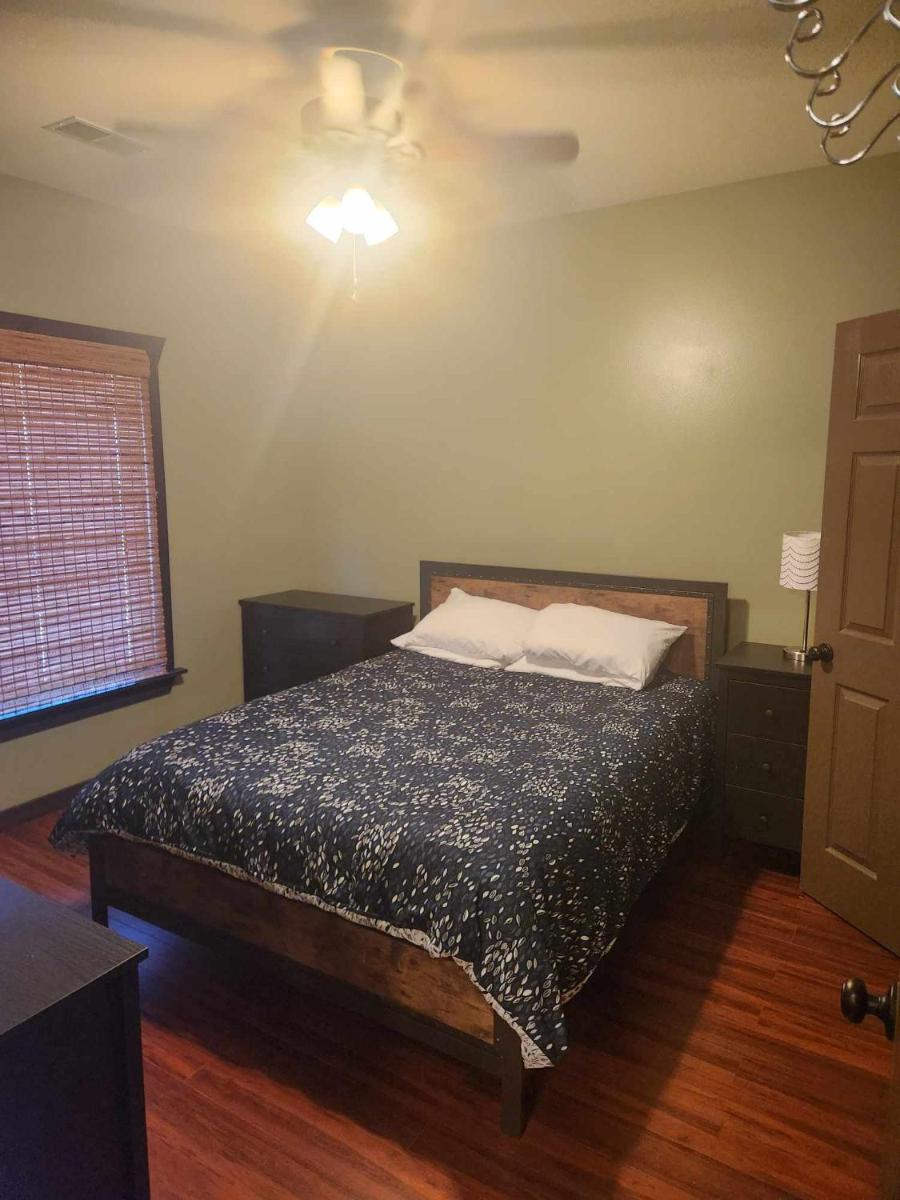 Diver's Den - Housity
