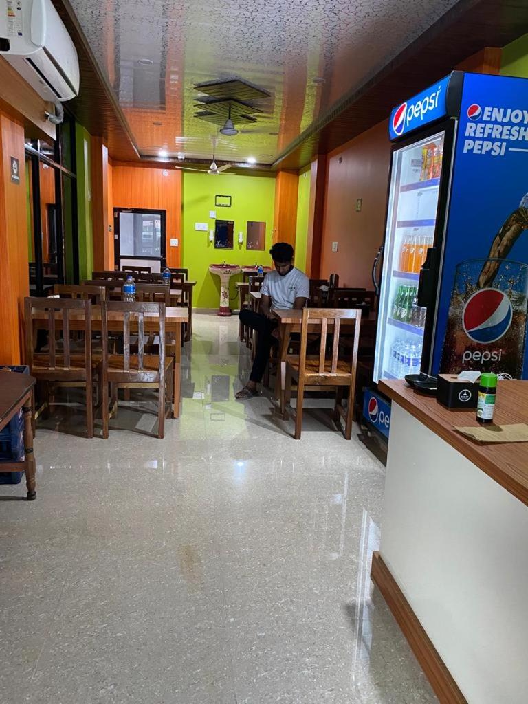 Hotel KJS Inn - Housity