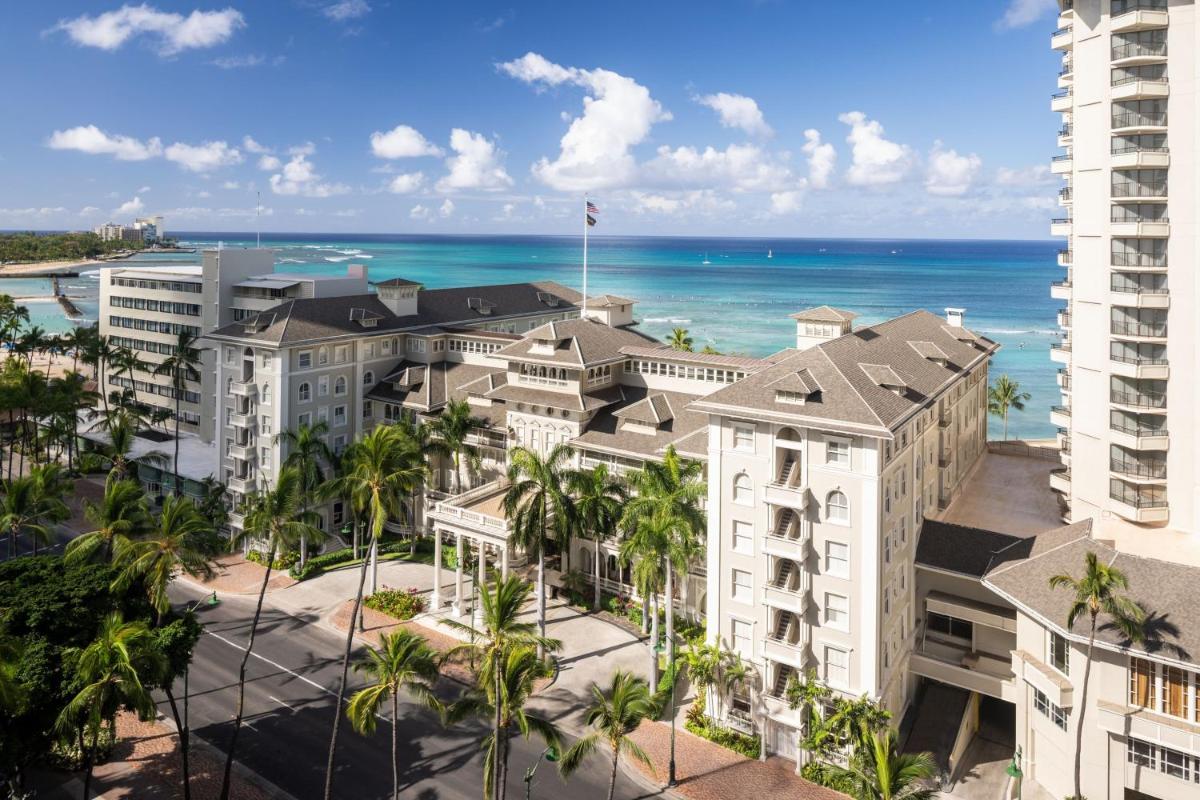 Moana Surfrider, A Westin Resort & Spa, Waikiki Beach - Housity