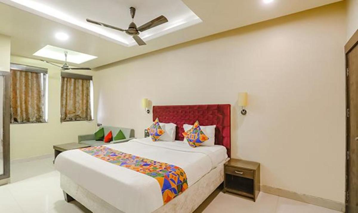 FabHotel Parashar - Housity