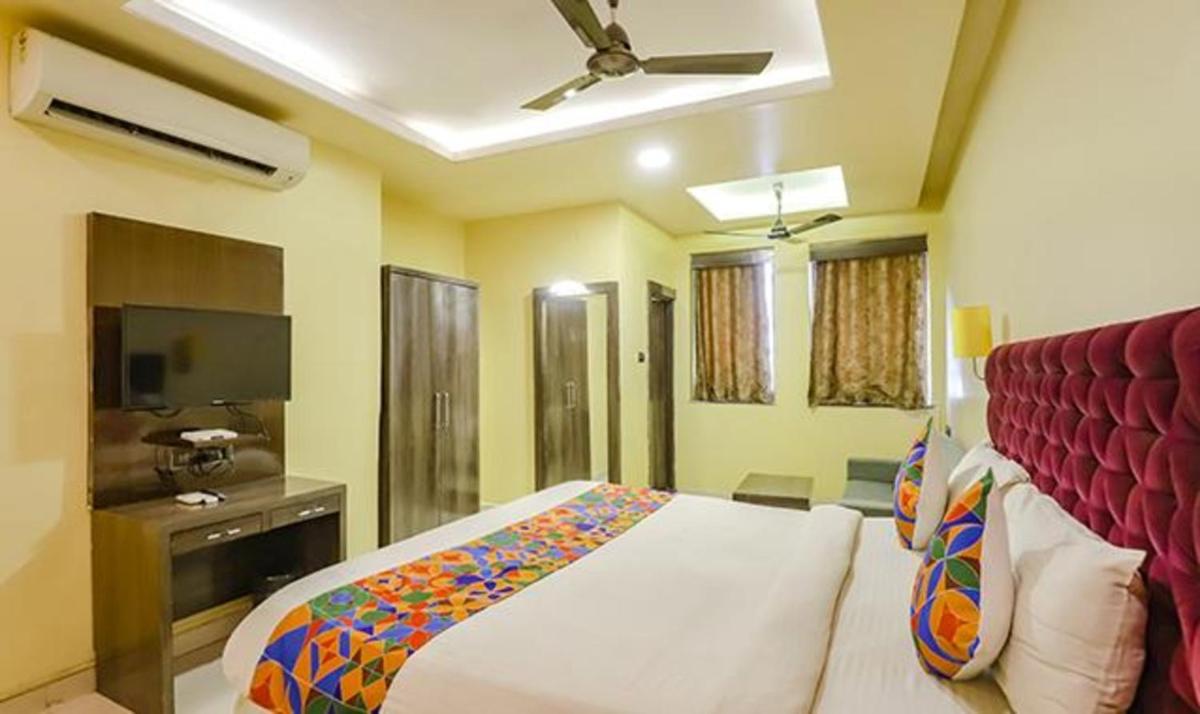 FabHotel Parashar - Housity