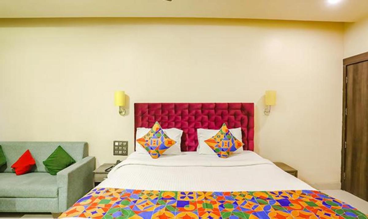 FabHotel Parashar - Housity