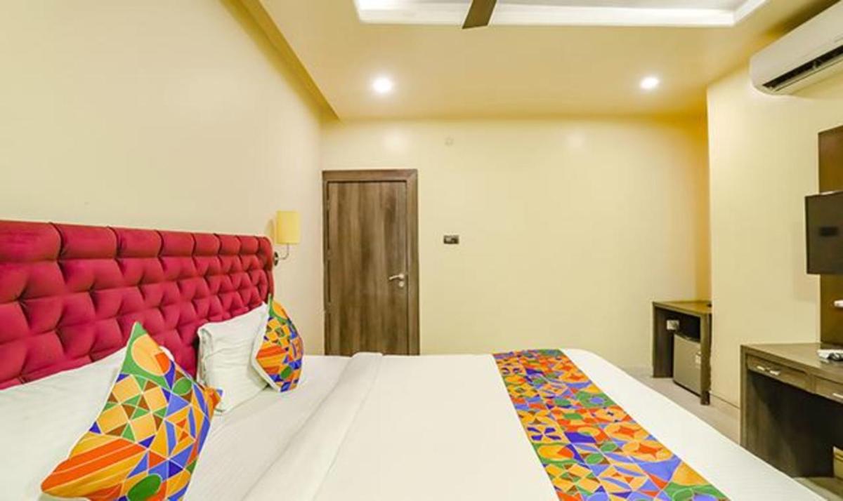 FabHotel Parashar - Housity