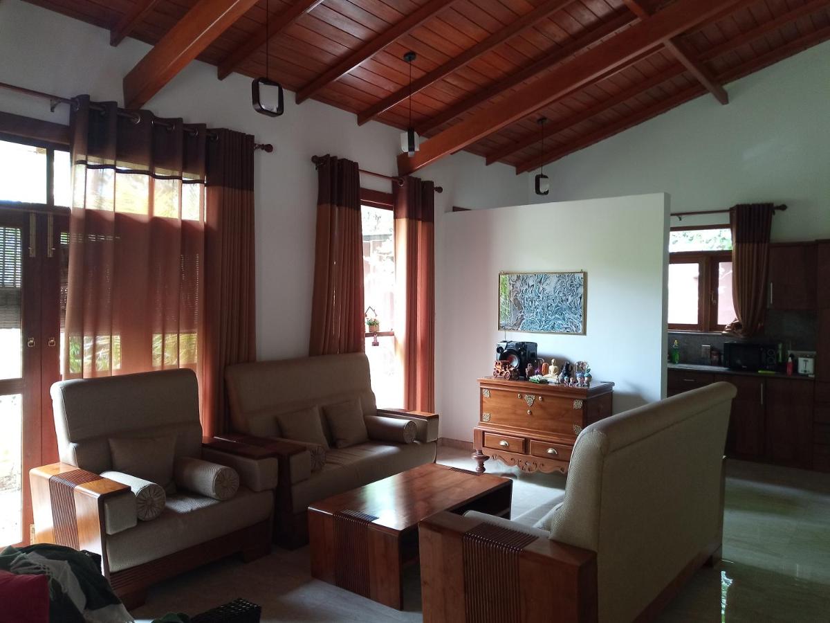 Suitetrails - Luxury Villa with BB Free WI-FI