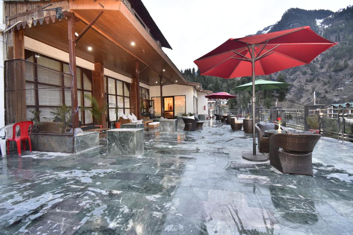 Hotel Snowcrests Manor - Housity