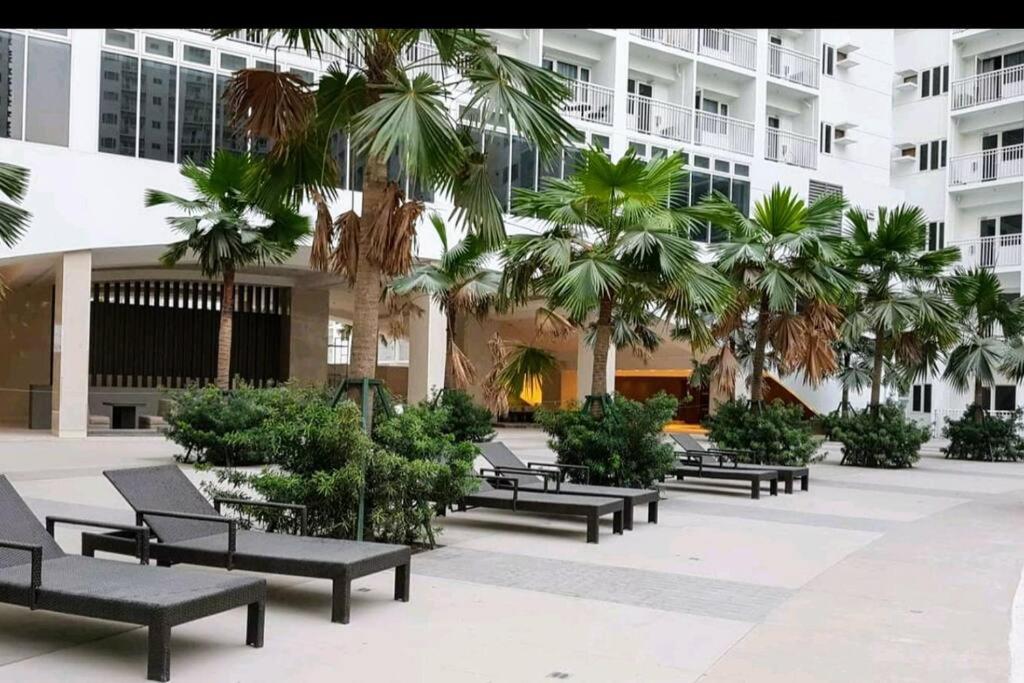 Condominium Shore 1 Mall of Asia - Housity