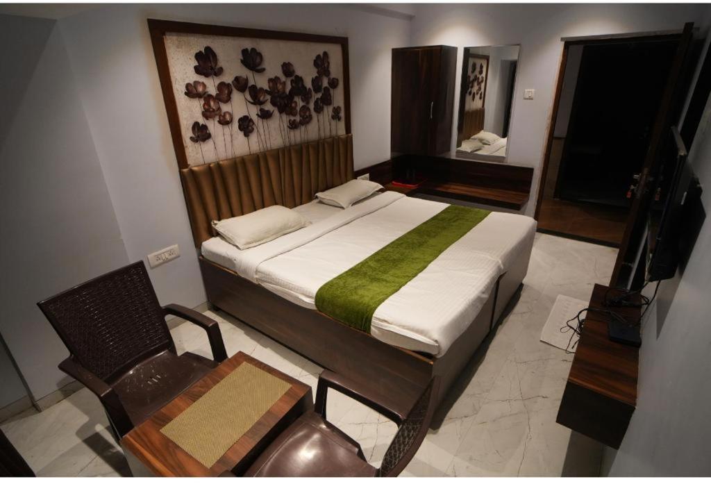 Hotel Modi Samrat - Housity