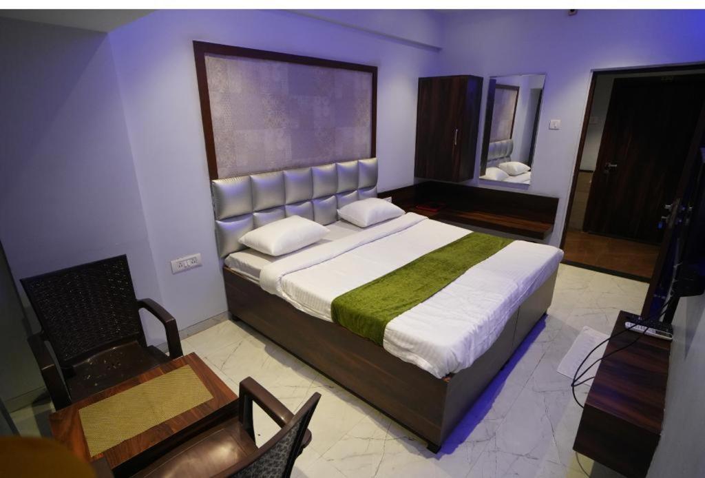 Hotel Modi Samrat - Housity
