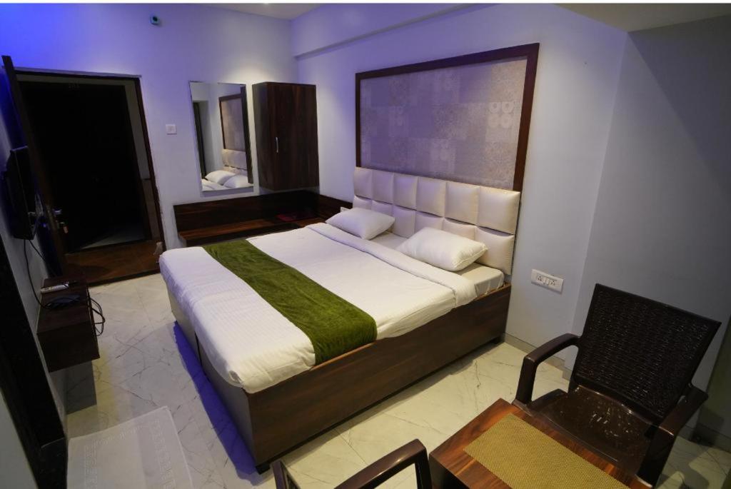 Hotel Modi Samrat - Housity