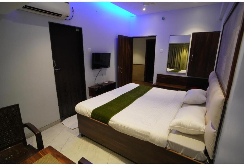 Hotel Modi Samrat - Housity