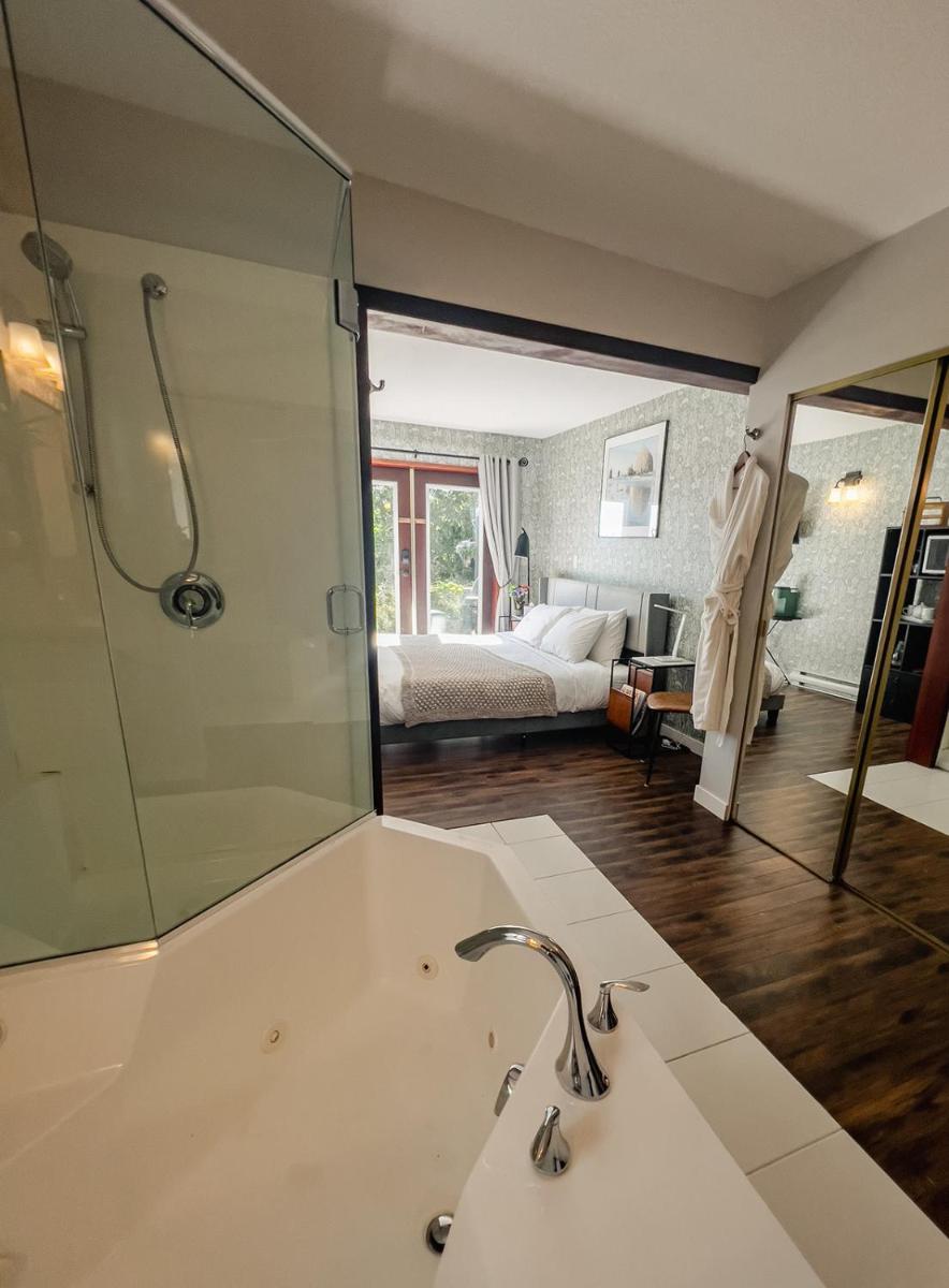 Lunar Cove Inn - Housity
