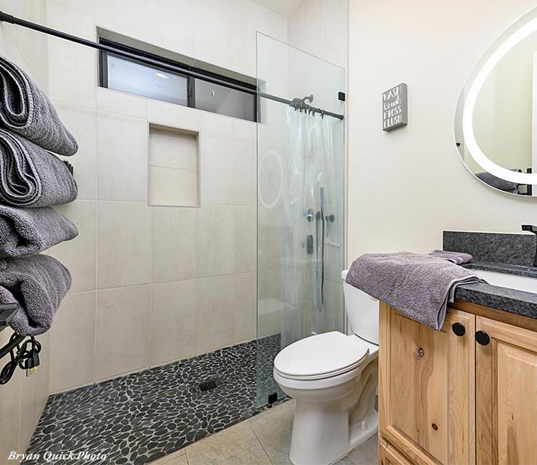 Three Bedroom River Access - Housity