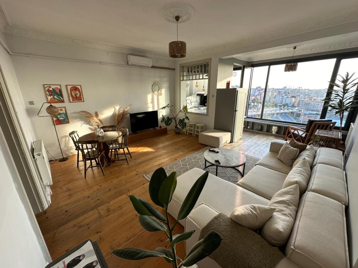 Suitetrails - Fantastic golden horn view in Beyoglu, Cozy design