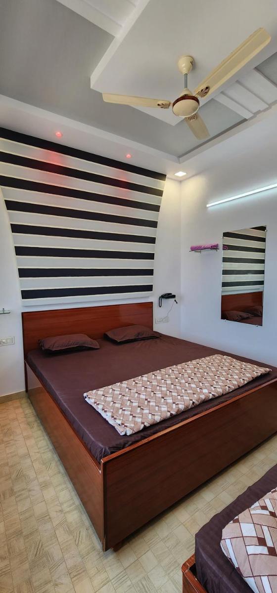 HOTEL JB STAR - Housity