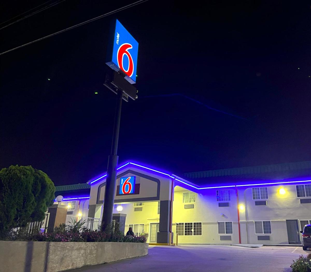 Motel 6 Tulsa, OK Airport - Housity