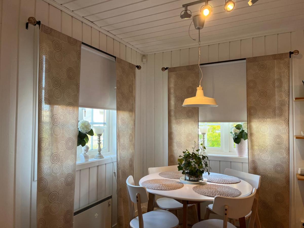 Lilla gröna huset på gården - Housity