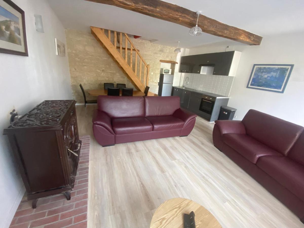 Suitetrails - Town house Aulnay, walk to bars/restaurants