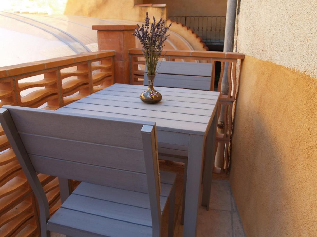Balcon ou terrasse dans l'établissement Les Arcades Le Lion D'or